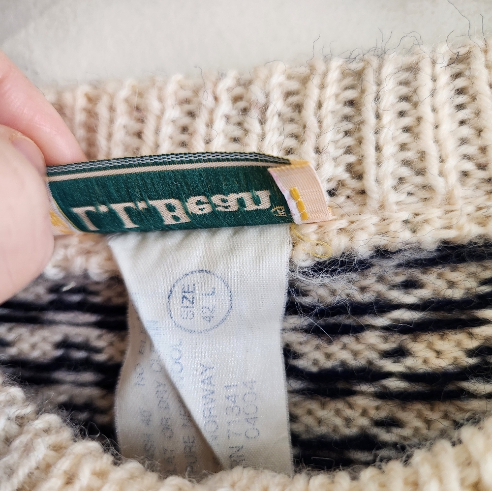 L.L. Bean Ivory, Navy & Red Elk Motif Wool Cardigan - Picture 9 of 11